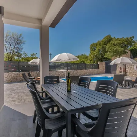 Enie Mit Eigenem Pool By Interhome Garica