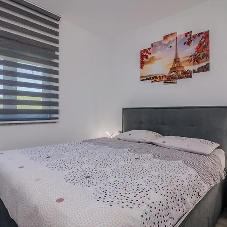 Enie Mit Eigenem Pool By Interhome בית נופש