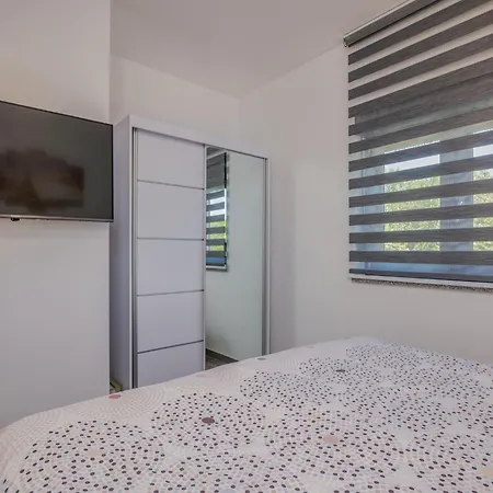 בית נופש Enie Mit Eigenem Pool By Interhome *