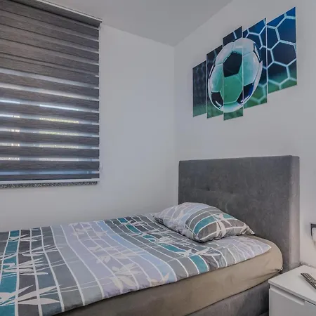 בית נופש Enie Mit Eigenem Pool By Interhome Garica