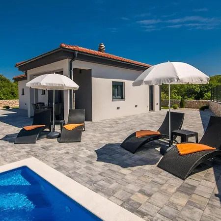 Dom wakacyjny Enie Mit Eigenem Pool By Interhome