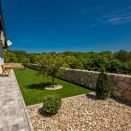 Enie Mit Eigenem Pool By Interhome Dom wakacyjny *