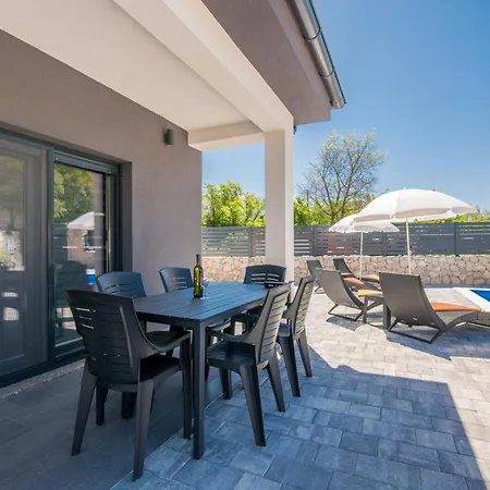 Enie Mit Eigenem Pool By Interhome Dom wakacyjny *