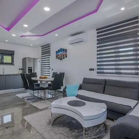 Dom wakacyjny Enie Mit Eigenem Pool By Interhome *