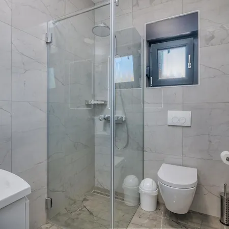 Enie Mit Eigenem Pool By Interhome Vikendica Garica