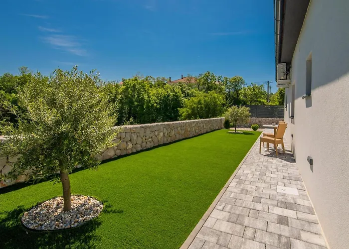 Enie Mit Eigenem Pool By Interhome Dom wakacyjny *