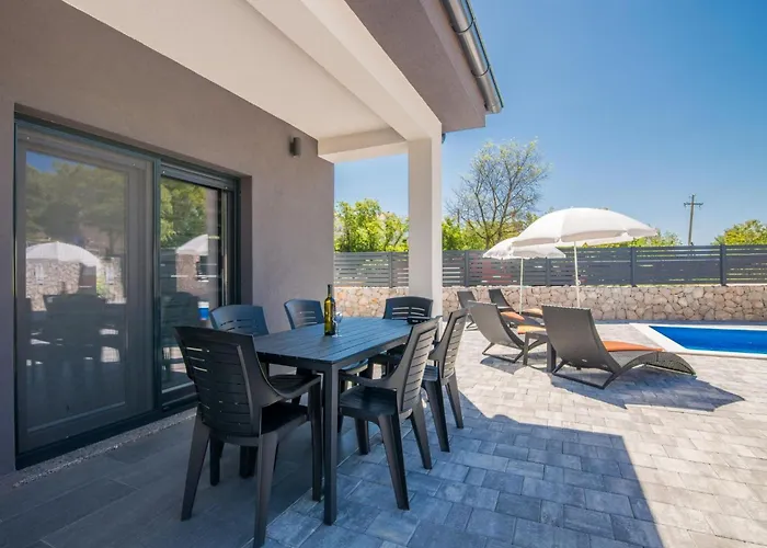 Enie Mit Eigenem Pool By Interhome Dom wakacyjny *