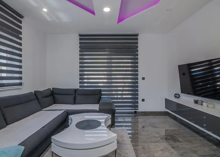 Enie Mit Eigenem Pool By Interhome Dom wakacyjny *