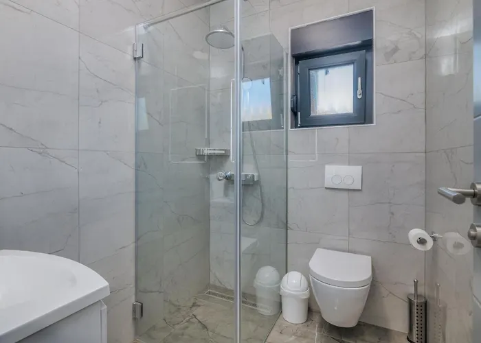 Enie Mit Eigenem Pool By Interhome Dom wakacyjny Garica