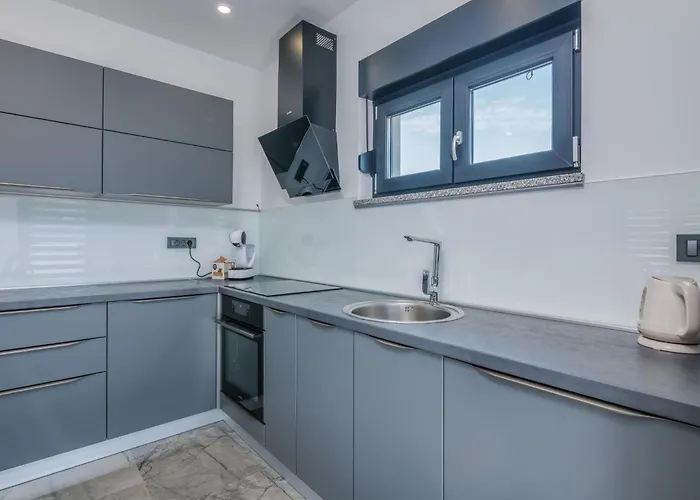 Enie Mit Eigenem Pool By Interhome